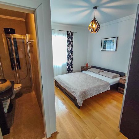 Apartments Amfora - Cozy And Modern Apartments For Up To 15 People, 100M From The Sea And Beach Stara Novalja Exteriér fotografie