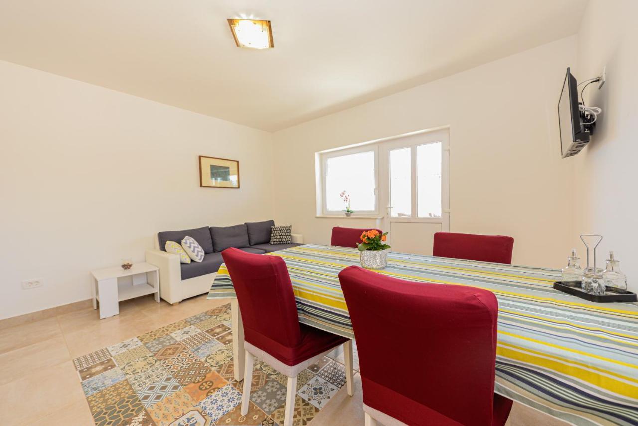 Apartments Amfora - Cozy And Modern Apartments For Up To 15 People, 100M From The Sea And Beach Stara Novalja Exteriér fotografie