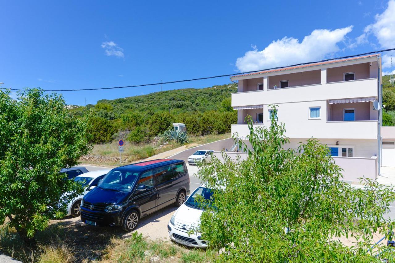 Apartments Amfora - Cozy And Modern Apartments For Up To 15 People, 100M From The Sea And Beach Stara Novalja Exteriér fotografie