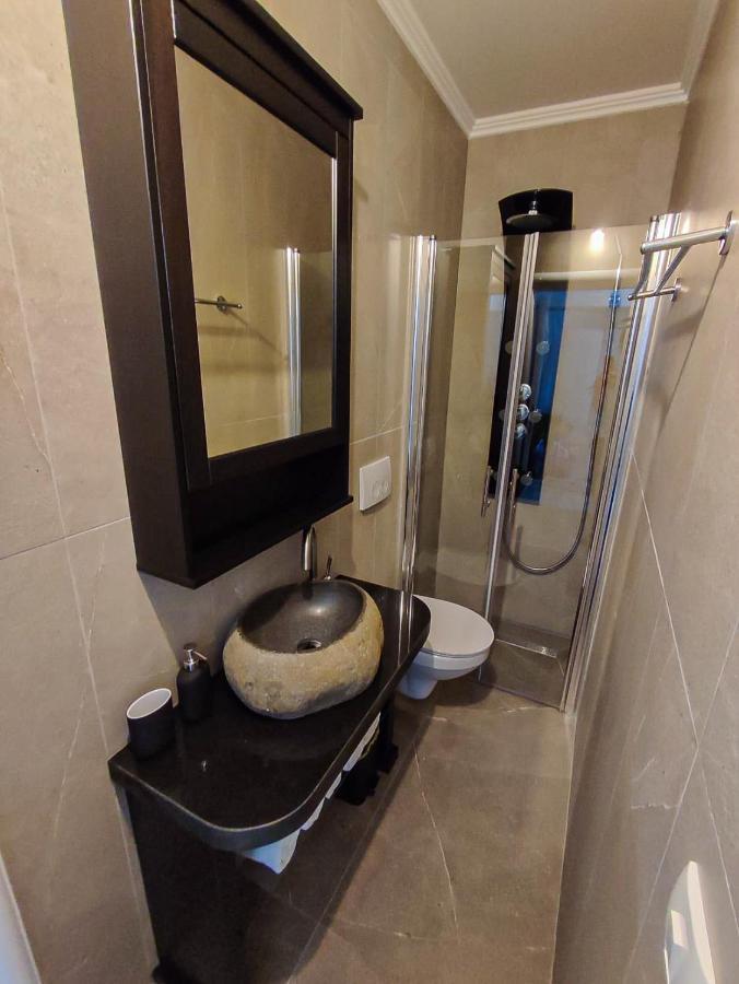 Apartments Amfora - Cozy And Modern Apartments For Up To 15 People, 100M From The Sea And Beach Stara Novalja Exteriér fotografie