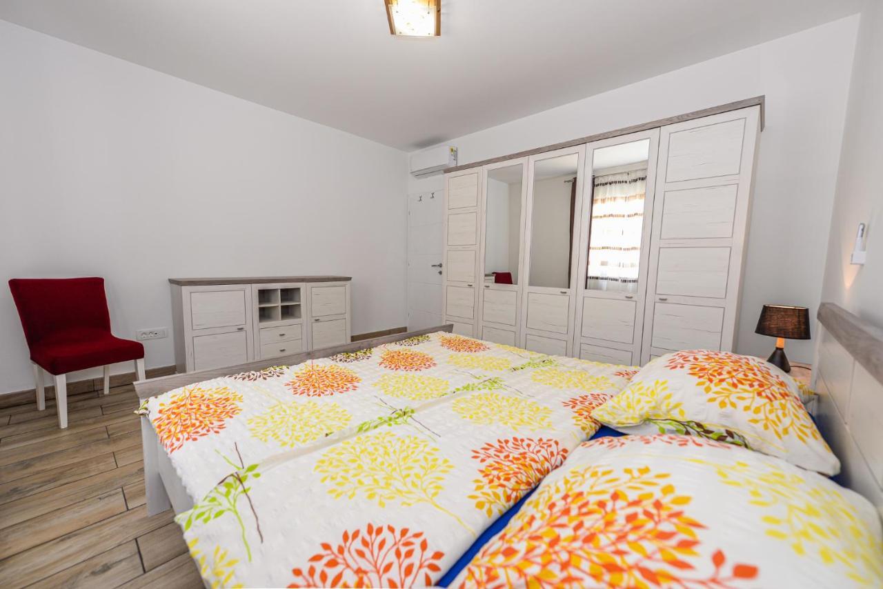 Apartments Amfora - Cozy And Modern Apartments For Up To 15 People, 100M From The Sea And Beach Stara Novalja Exteriér fotografie