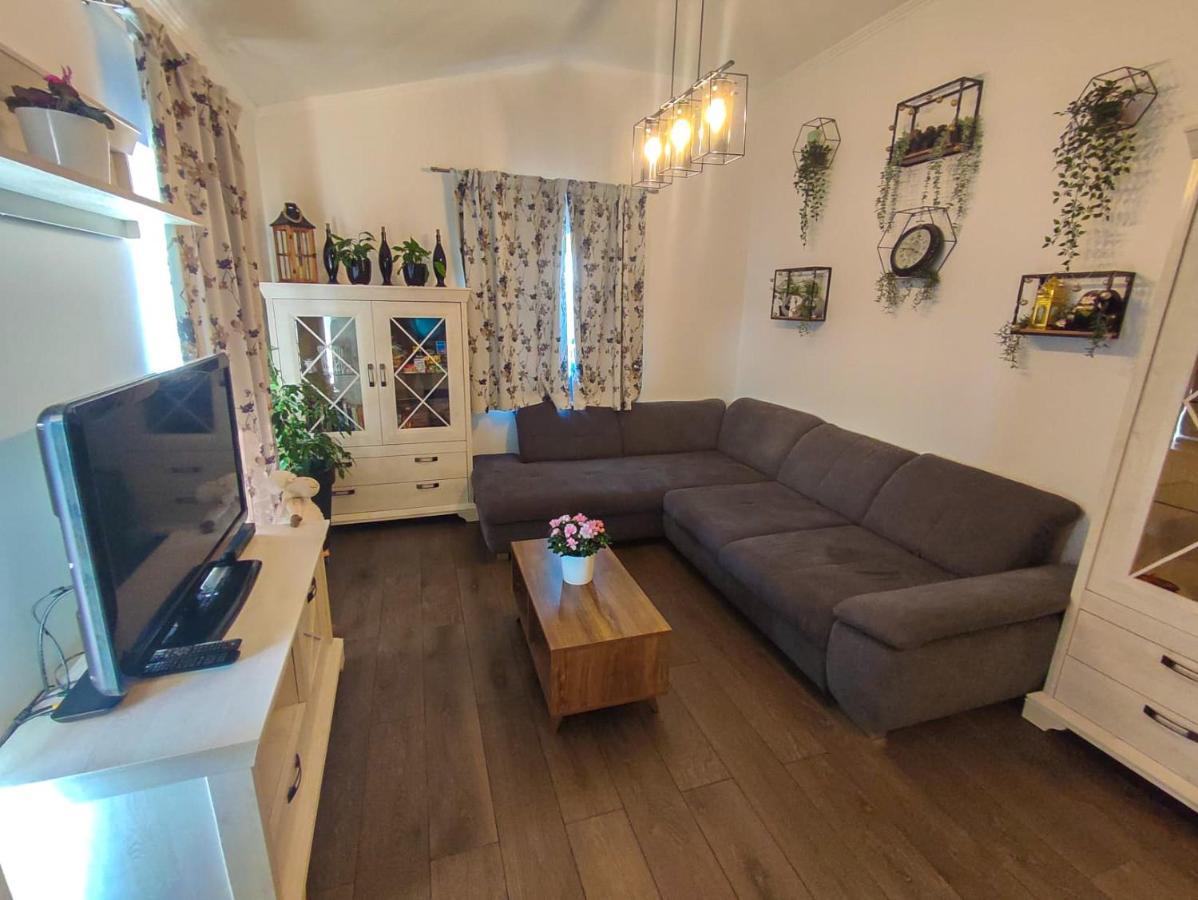 Apartments Amfora - Cozy And Modern Apartments For Up To 15 People, 100M From The Sea And Beach Stara Novalja Exteriér fotografie