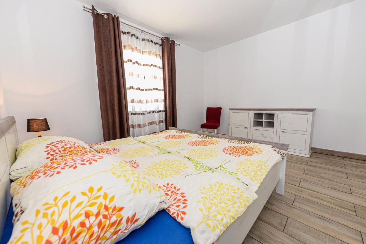 Apartments Amfora - Cozy And Modern Apartments For Up To 15 People, 100M From The Sea And Beach Stara Novalja Exteriér fotografie
